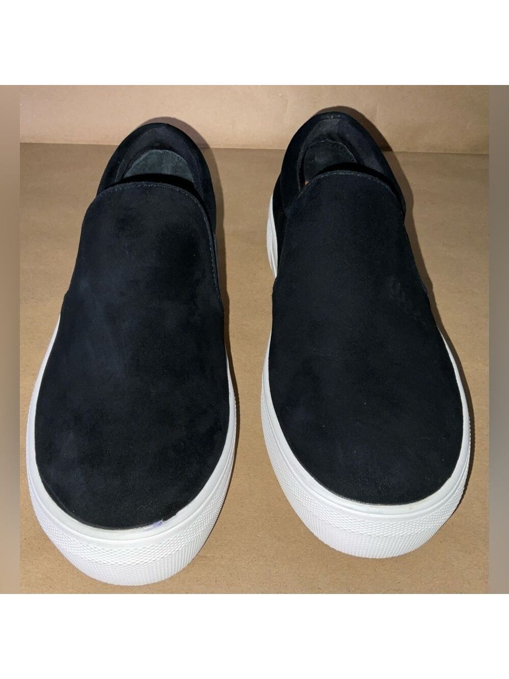 Steve Madden Gills Sneaker- Black Suede in size 8.5 (8 1/2) like new 🖤🤍